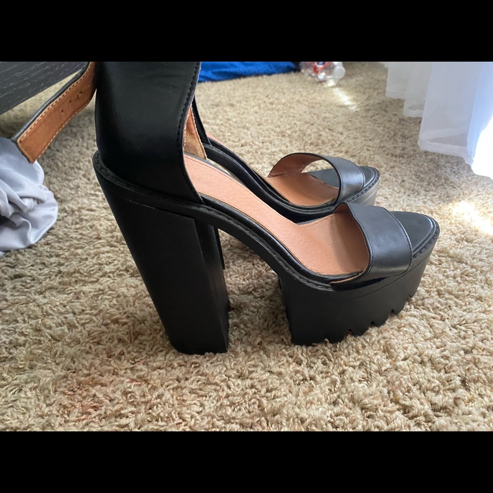 Heels - Picture 2 of 2